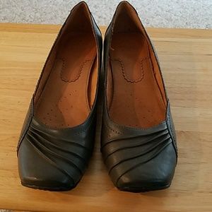 Yuu shoes 1inch wedge heel